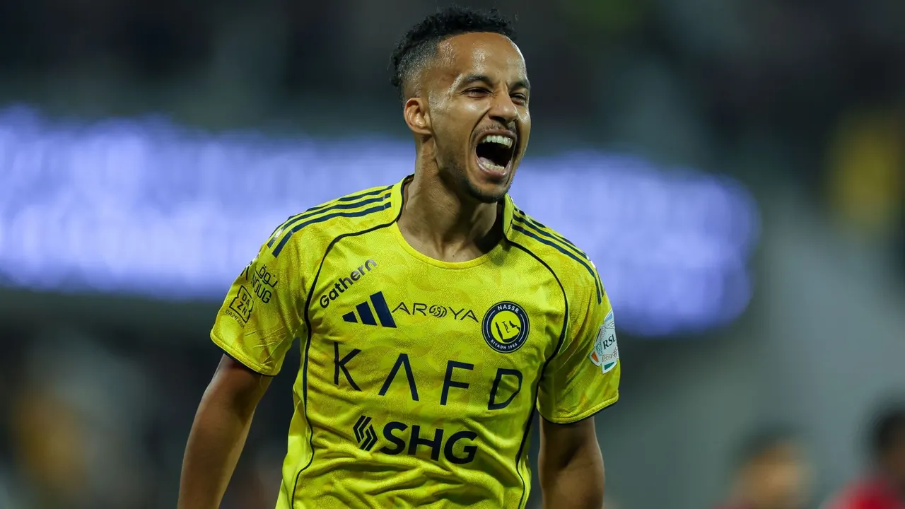 وسط “عاصفة” الخروج من كأس العالم .. النصر يؤمن بقاء عبد الرحمن غريب بعد جدل الهلال والاتحاد
